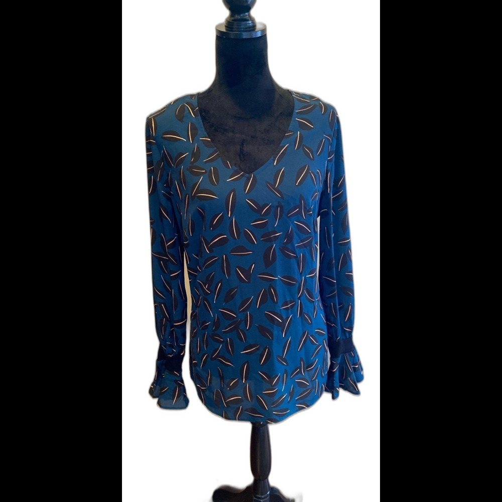 Cabi Womens Blouse Deep Turquoise Size Medium Silky Feel Flowy‎ Flattering